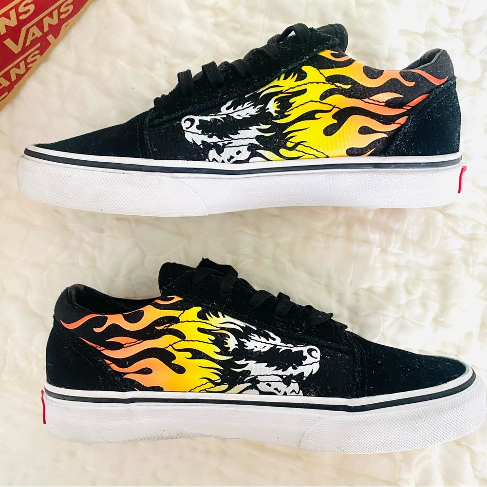 ✌🏽BOYS VANS Fire Flame Print SZ 3 (Y)